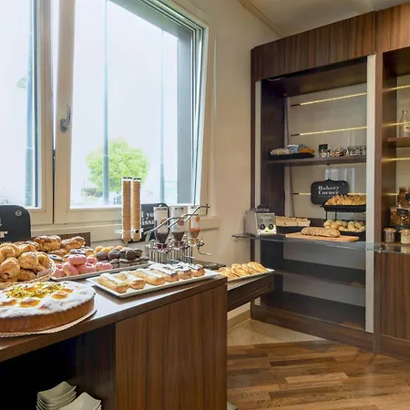 B&B Hotel Trento מלון 3*