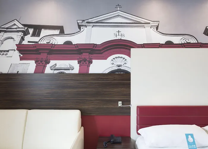 B&B Hotel Trento מלון